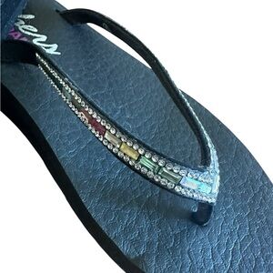 SKECHERS 8 women’s Black Yoga Foam Rhinestone Flip flops